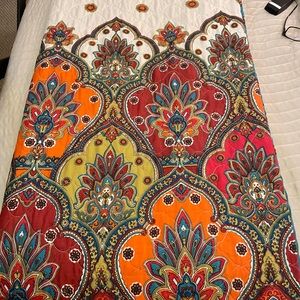 Full/Queen quilt w/ shams